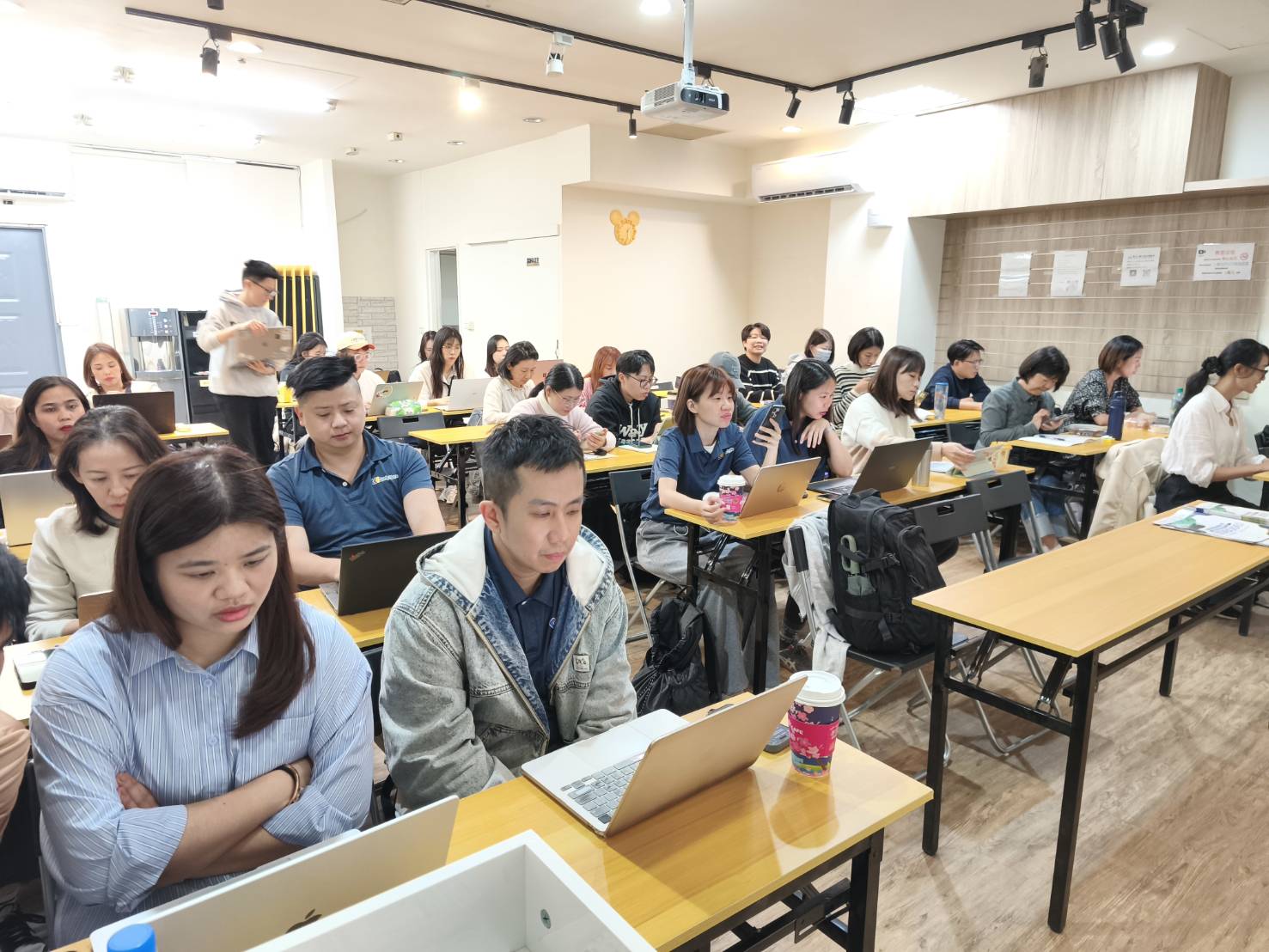 菲律賓語言學校來台參加旅展活動